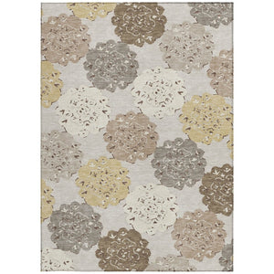 HomeRoots 5' X 8' Stylish Pearl Ivory & Wheat Quatrefoil Rug - Washable, Durable for Indoor & Outdoor Use! 661100