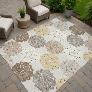 HomeRoots 5' X 8' Stylish Pearl Ivory & Wheat Quatrefoil Rug - Washable, Durable for Indoor & Outdoor Use! 661100