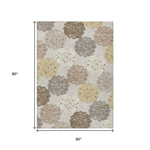 HomeRoots 5' X 8' Stylish Pearl Ivory & Wheat Quatrefoil Rug - Washable, Durable for Indoor & Outdoor Use! 661100