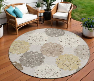 HomeRoots 8' Pearl Ivory Quatrefoil Round Rug - Stylish, Washable, Durable for Indoor & Outdoor Spaces 661101