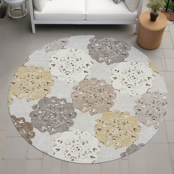 HomeRoots 8' Pearl Ivory Quatrefoil Round Rug - Stylish, Washable, Durable for Indoor & Outdoor Spaces 661101