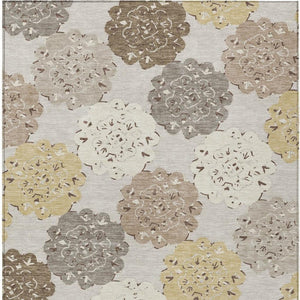 HomeRoots 9' X 12' Quatrefoil Area Rug in Pearl Ivory and Wheat - Stylish, Washable, Indoor/Outdoor Durability 661103