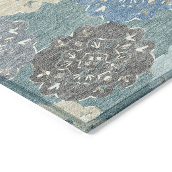 HomeRoots 8' Stylish Teal Blue and Beige Round Quatrefoil Area Rug – Durable, Washable, Indoor/Outdoor Design! 661113