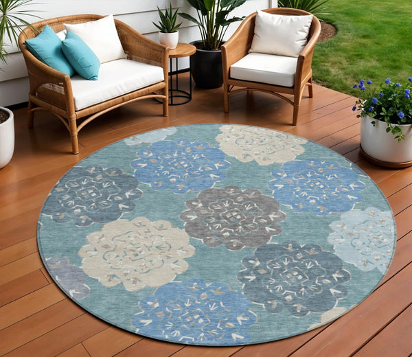 HomeRoots 8' Stylish Teal Blue and Beige Round Quatrefoil Area Rug – Durable, Washable, Indoor/Outdoor Design! 661113