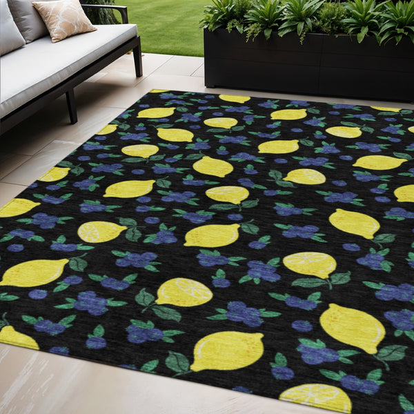 HomeRoots 5' Vibrant Lemon Print Washable Area Rug - Stylish Indoor/Outdoor Decor for High-Traffic Spaces 661124