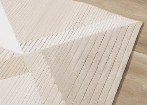 HomeRoots 5' Beige and Cream Geometric Area Rug - Modern Style, Durable, Stain-Resistant, Easy Care for Any Space 7' X 10' 661285