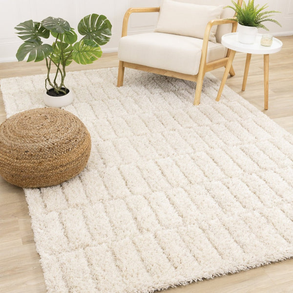 HomeRoots 5' Cream and Beige Geometric Area Rug - Modern Style, Soft Comfort, Durable Design for Any Home 5' X 8' 661289