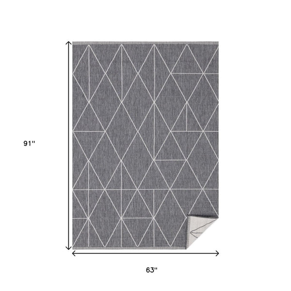 HomeRoots 5' Gray and White Geometric Area Rug - Modern Design, Durable, Stain-Resistant, Perfect for High-Traffic Homes 5' X 8' 661300