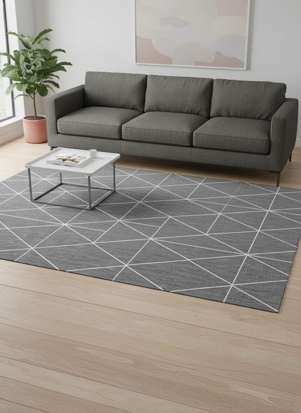 HomeRoots 5' Gray and White Geometric Area Rug - Modern Design, Durable, Stain-Resistant, Perfect for High-Traffic Homes 5' X 8' 661300