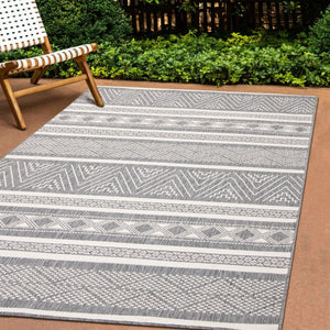 HomeRoots 5' Gray and White Tribal Area Rug - Stylish Geometric Design for Modern Homes, Pet-Friendly & Durable 8' X 11' 661309