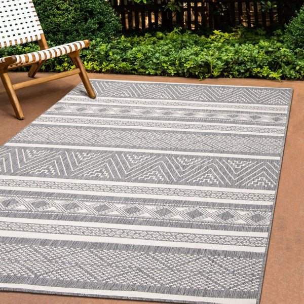 HomeRoots 5' Gray and White Tribal Area Rug - Stylish Geometric Design for Modern Homes, Pet-Friendly & Durable 8' X 11' 661309