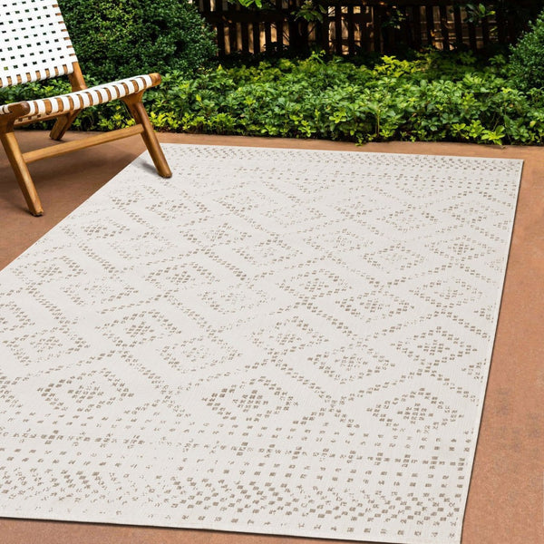 HomeRoots 5' Taupe and Cream Geometric Area Rug - Modern Style, Durable, Stain-Resistant for High-Traffic Areas 661322