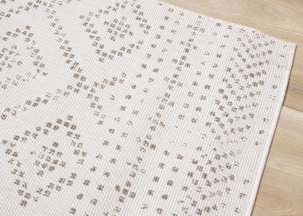 HomeRoots 5' Taupe and Cream Geometric Area Rug - Modern Style, Durable, Stain-Resistant for High-Traffic Areas 661322