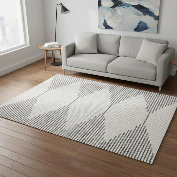 HomeRoots 5' Modern Gray and Beige Geometric Area Rug - Durable, Stain-Resistant, Perfect for High-Traffic Spaces 5' X 8' 661324