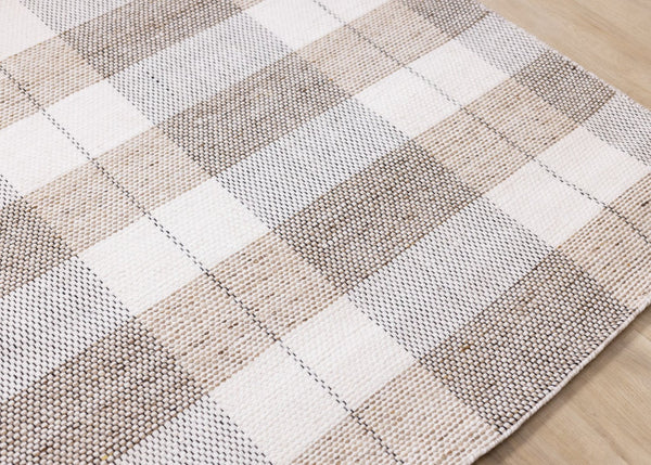 HomeRoots 5' Cream and Gray Geometric Area Rug - Hand-Woven, Stain-Resistant, Perfect for Modern Interiors 5' X 8' 661333