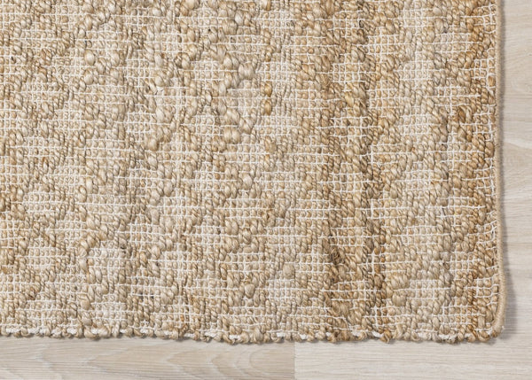 HomeRoots 5' Hand-Woven Jute Area Rug in Beige & Light Brown - Stylish Geometric Design for Modern Spaces 5' X 8' 661335