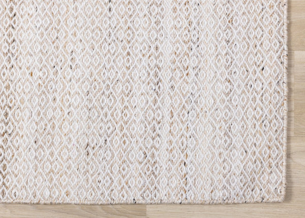 HomeRoots 5' Hand-Woven Cream and Beige Geometric Area Rug - Soft, Stain-Resistant, Perfect for Modern Spaces 8' X 11' 661338