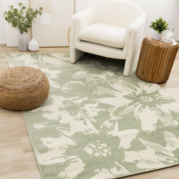HomeRoots 5' Botanical Leaves Area Rug - Green and Cream, Stain-Resistant, Durable, Modern Design for Homes 5' X 8' 661339