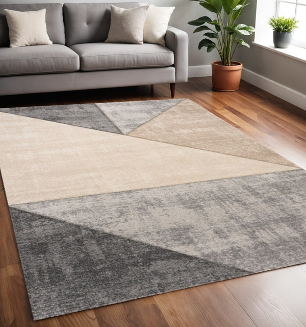 HomeRoots 5' Geometric Gray and Beige Area Rug – Durable, Stain-Resistant Design for Modern Living Spaces 5' X 8' 661361
