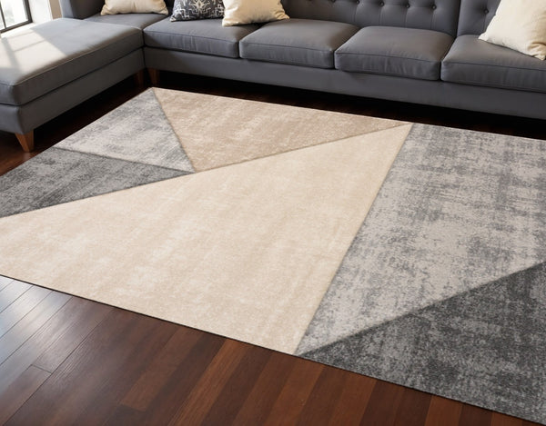 HomeRoots 5' Geometric Gray and Beige Area Rug – Durable, Stain-Resistant Design for Modern Living Spaces 8' X 11' 661362