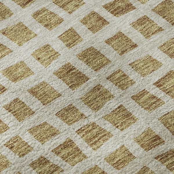 HomeRoots 8' Gold And Ivory Geometric Round Rug – Washable, UV Protected, Stylish & Durable for Homes with Pets 661506