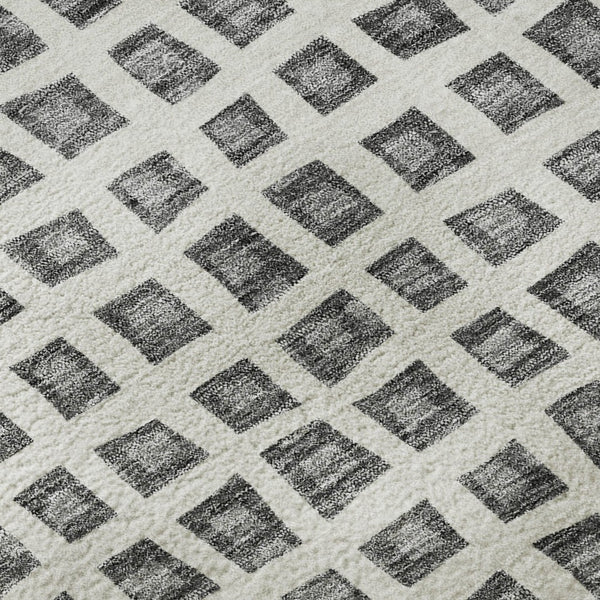 HomeRoots 5' X 8' Gray And Silver Geometric Area Rug – Washable, UV-Protected, Modern Design for Any Space 661517