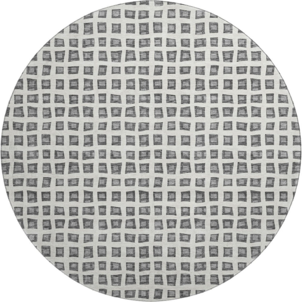HomeRoots 8' Gray and Silver Geometric Round Rug - Washable, UV-Protected, Stylish, Durable for High-Traffic Areas 661518