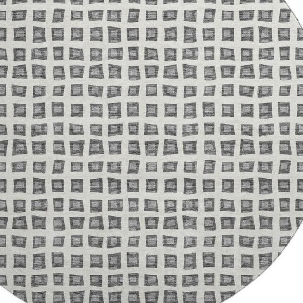 HomeRoots 8' Gray and Silver Geometric Round Rug - Washable, UV-Protected, Stylish, Durable for High-Traffic Areas 661518