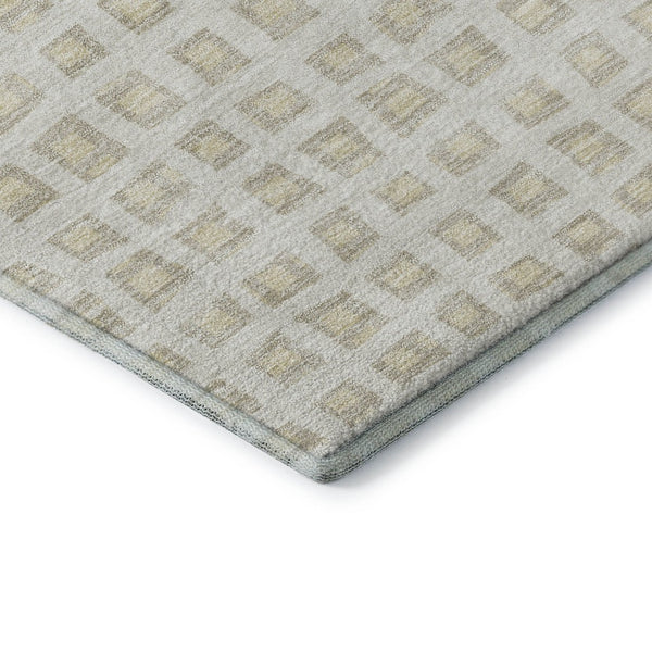 HomeRoots 8' Ivory and Beige Geometric Round Rug - Washable, UV-Protected, Non-Slip, Perfect for Kids & Pets! 661524