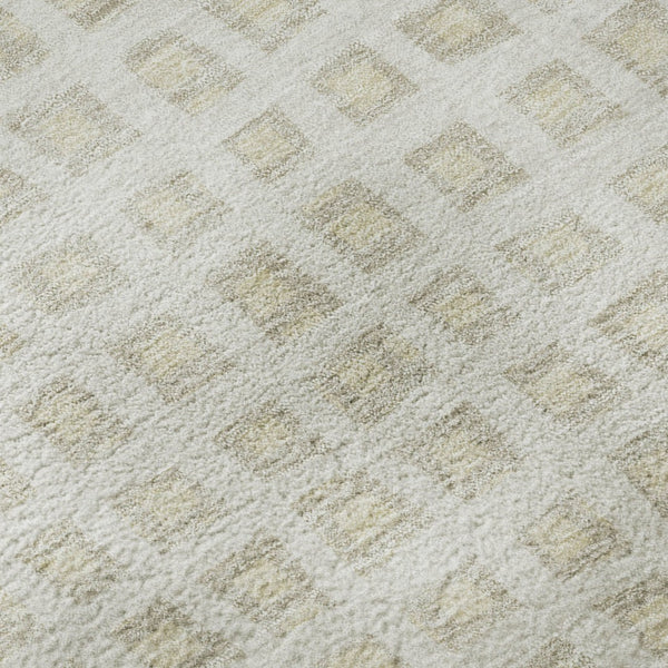 HomeRoots 8' Ivory and Beige Geometric Round Rug - Washable, UV-Protected, Non-Slip, Perfect for Kids & Pets! 661524