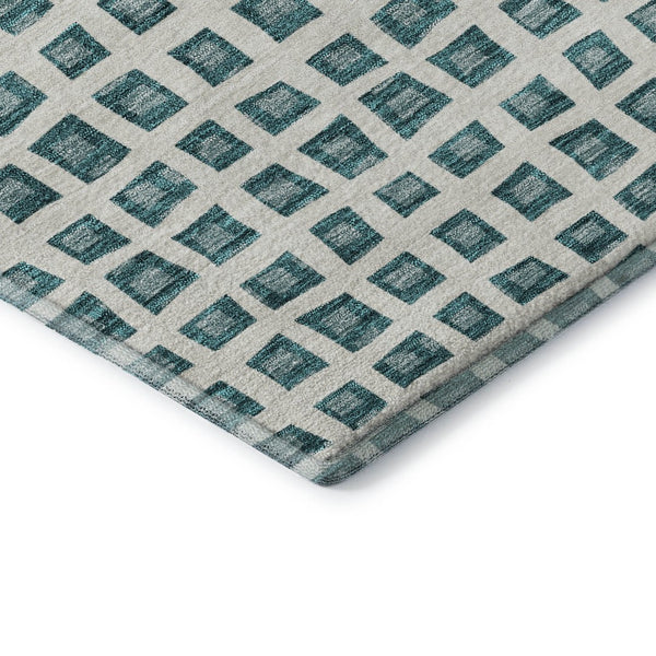 HomeRoots 8' Teal And Ivory Geometric Washable Round Rug – Durable, Stain Resistant, UV Protected for Modern Spaces 661542