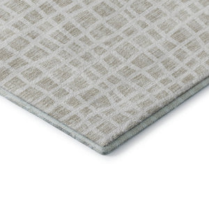 HomeRoots 8' Ivory and Beige Striped Washable Round Rug - UV Protected, Durable, Stylish for High-Traffic Areas 661656
