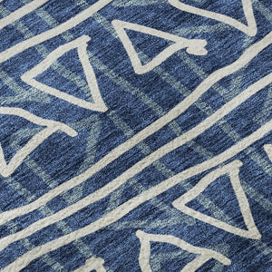 HomeRoots 8' Navy Blue & Ivory Geometric Round Rug - Washable, UV-Protected, Perfect for High-Traffic Areas! 661740