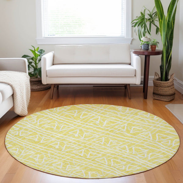 HomeRoots 8' Yellow and Ivory Geometric Round Rug - Washable, UV-Protected, Stylish for High-Traffic Areas 661776