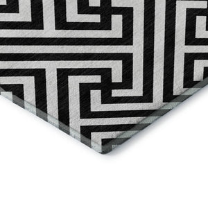 HomeRoots 8' Black And Ivory Geometric Round Rug - Washable, UV Protected, Durable, Ideal for Family Spaces 661782
