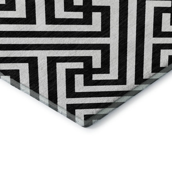 HomeRoots 8' Black And Ivory Geometric Round Rug - Washable, UV Protected, Durable, Ideal for Family Spaces 661782