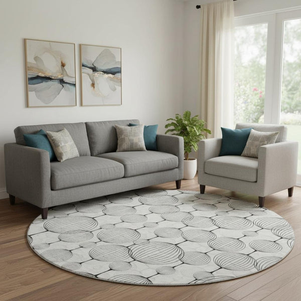 HomeRoots 8' Graphite & Silver Geometric Round Rug - Washable, UV Protected, Stain Resistant for High-Traffic Areas 661896