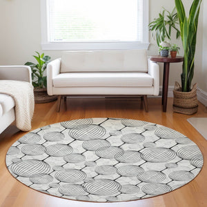 HomeRoots 8' White and Gray Geometric Round Rug - Washable, UV Protected, Stain Resistant for Modern Homes! 661908