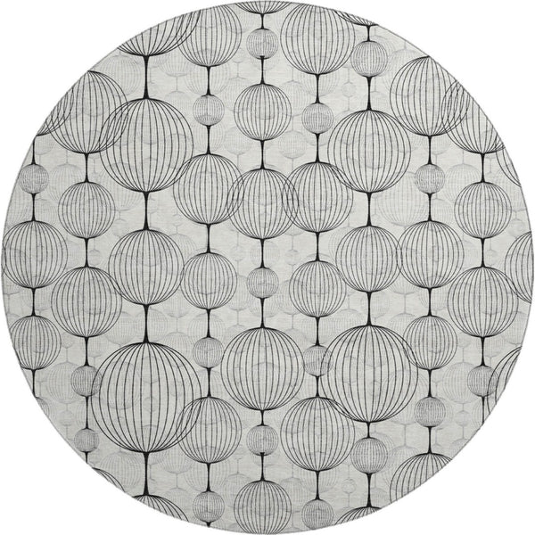 HomeRoots 8' White and Gray Geometric Round Rug - Washable, UV Protected, Stain Resistant for Modern Homes! 661908