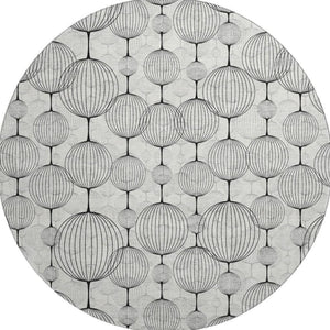 HomeRoots 8' White and Gray Geometric Round Rug - Washable, UV Protected, Stain Resistant for Modern Homes! 661908