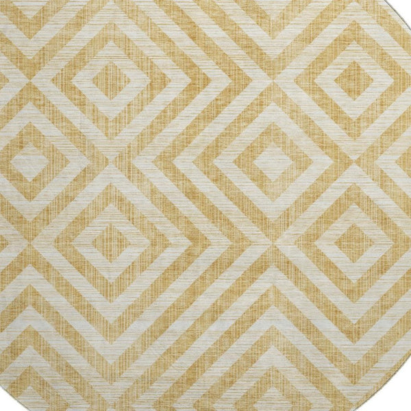 HomeRoots 8' Gold and Ivory Geometric Washable Round Rug – Durable, UV-Protected, Stylish for Modern Spaces! 661926