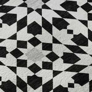 HomeRoots 5' X 8' Black And Silver Geometric Area Rug – Washable, UV Protected, Modern Style for Busy Homes 661985