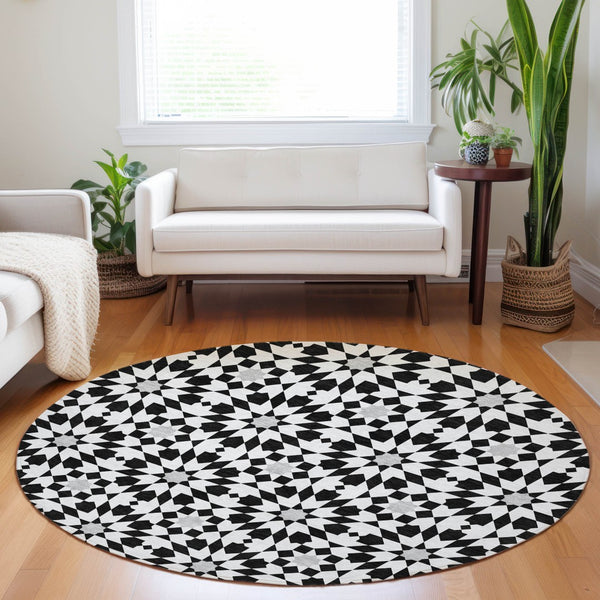 HomeRoots 8' Black and Silver Geometric Round Rug - Washable, Stain Resistant, UV Protected for Active Homes 661986