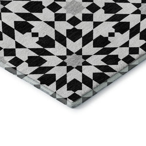 HomeRoots 8' Black and Silver Geometric Round Rug - Washable, Stain Resistant, UV Protected for Active Homes 661986