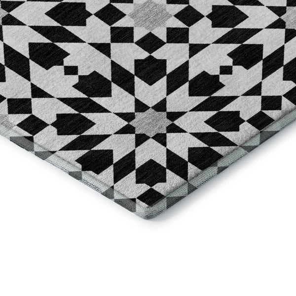 HomeRoots 8' Black and Silver Geometric Round Rug - Washable, Stain Resistant, UV Protected for Active Homes 661986