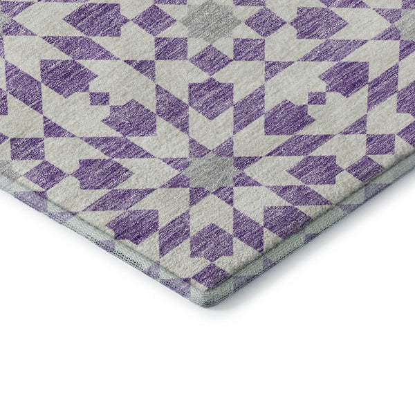 HomeRoots 8' Stylish Lavender & Ivory Geometric Round Rug - Washable, UV Protected, Pet-Friendly Home Decor 662028