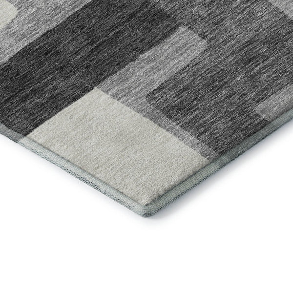 HomeRoots 8' Modern Gray Silver Ivory Abstract Geometric Round Rug - UV Protected, Washable & Durable Design 662432