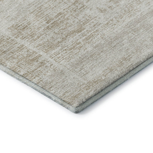 HomeRoots 8' Ivory and Beige Abstract Washable Round Rug - UV Protected, Durable, Stylish for High Traffic Areas 662930