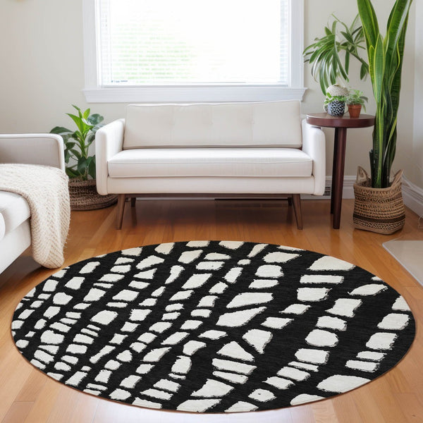 HomeRoots 8' Black and Ivory Cobblestone Washable Round Rug - UV Protected, Durable & Easy-Clean Design! 663344