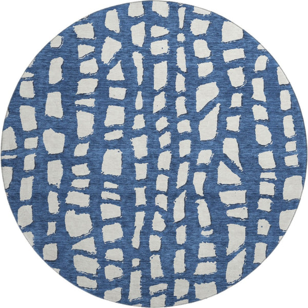HomeRoots 8' Navy Blue & Ivory Cobblestone Washable Round Rug with UV Protection for Stylish, High-Traffic Areas 663368